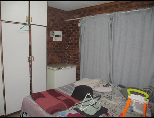 2 BEDROOM TOWNHOUSE FOR SALE IN UITSIG